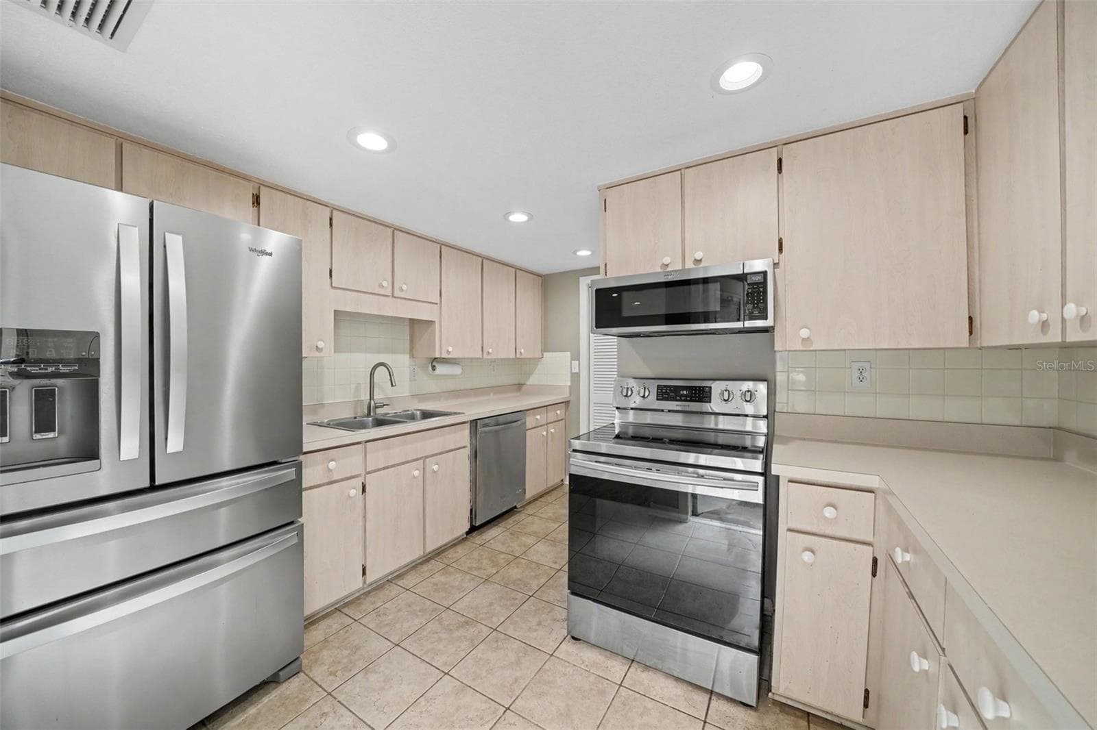 Condominium at 601 W OLD US HIGHWAY 441 #8B, MOUNT DORA, photo 6 of 19