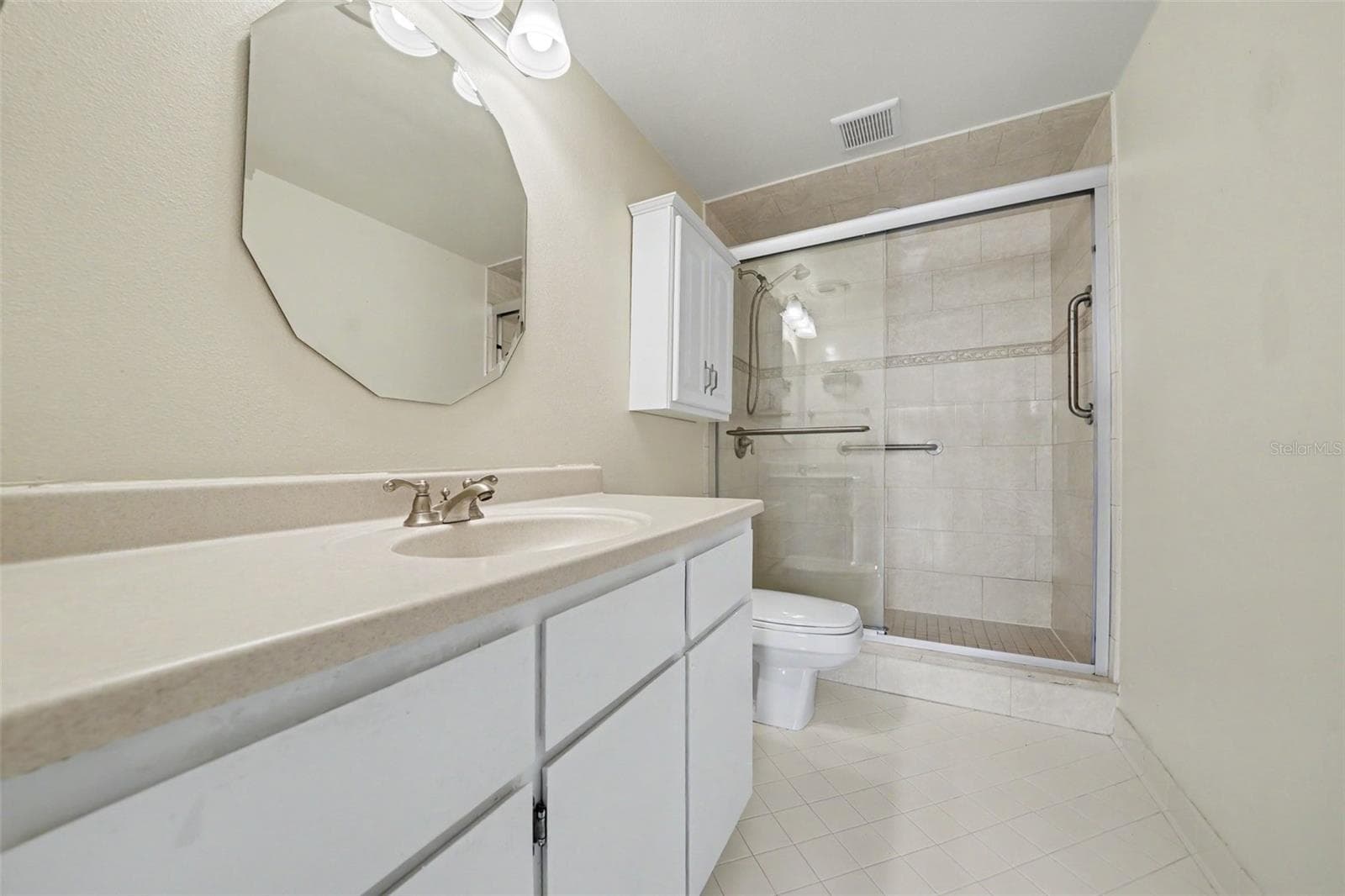 Condominium at 601 W OLD US HIGHWAY 441 #8B, MOUNT DORA, photo 10 of 19