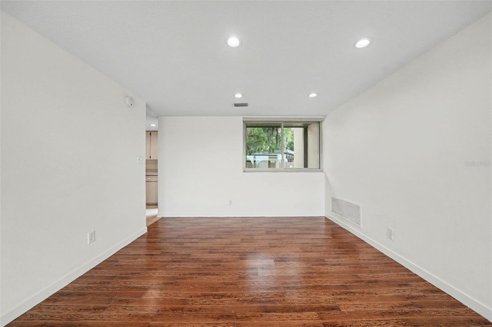 Condominium at 601 W OLD US HIGHWAY 441 #8B, MOUNT DORA, photo 12 of 19