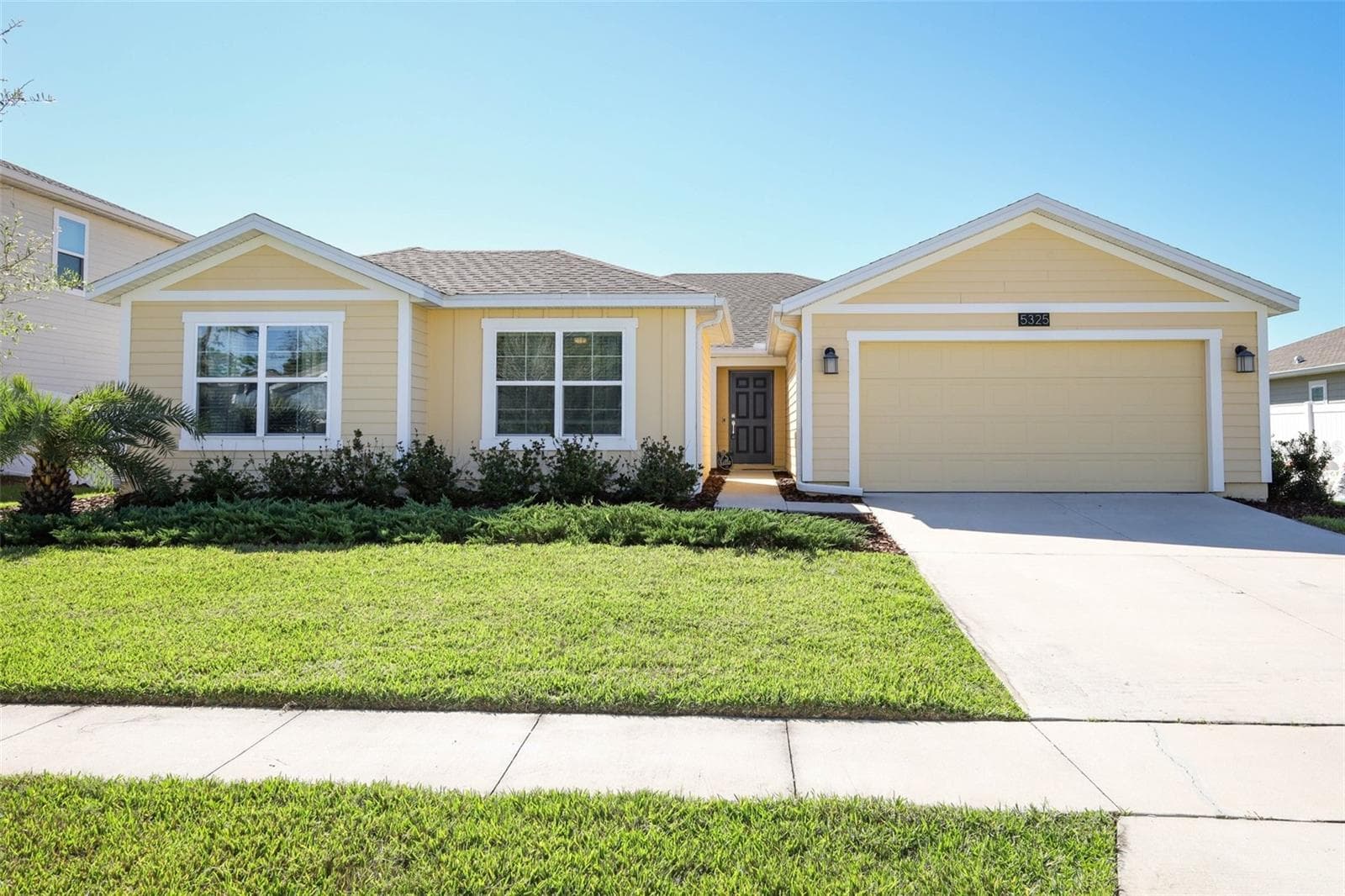 Single Family Residence at 5325 RED CORAL CIR, MOUNT DORA, photo 2 of 47