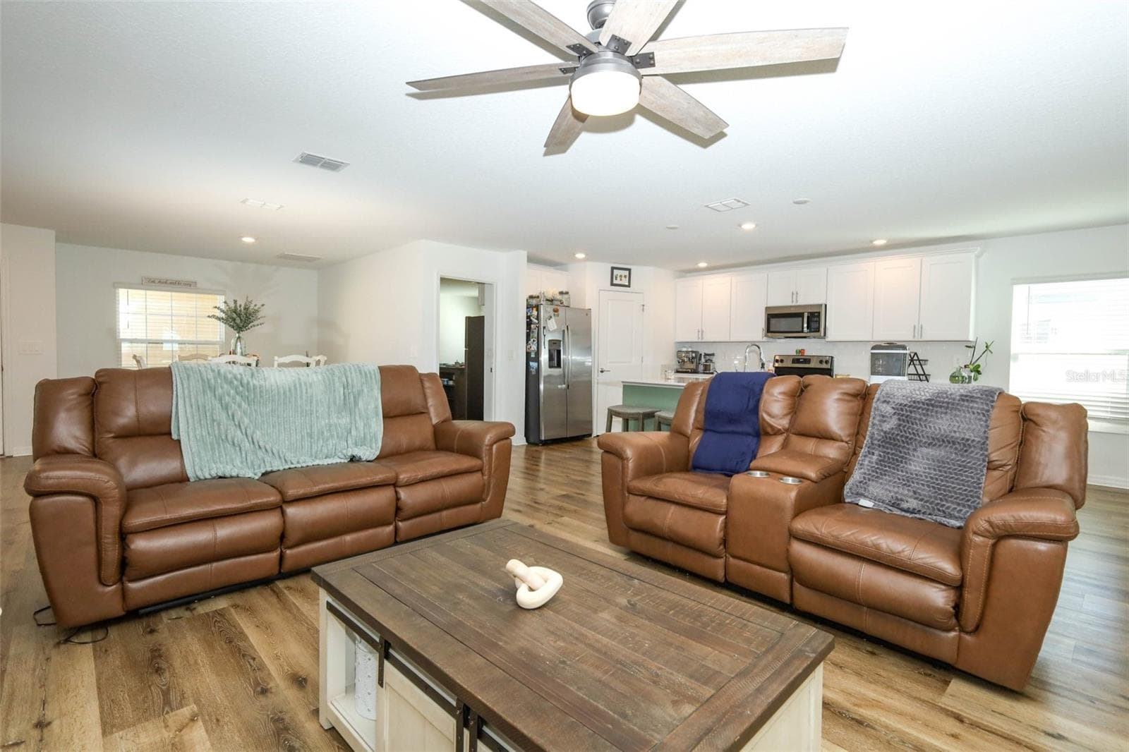 Single Family Residence at 5325 RED CORAL CIR, MOUNT DORA, photo 7 of 47