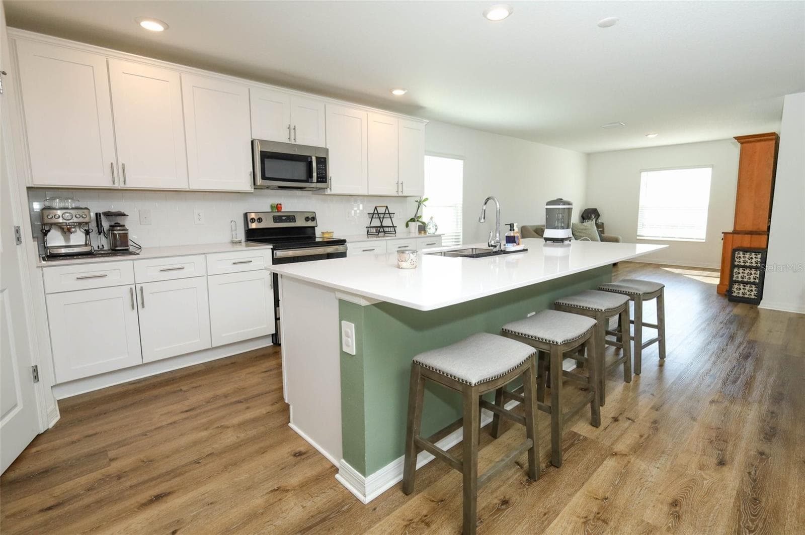 Single Family Residence at 5325 RED CORAL CIR, MOUNT DORA, photo 8 of 47
