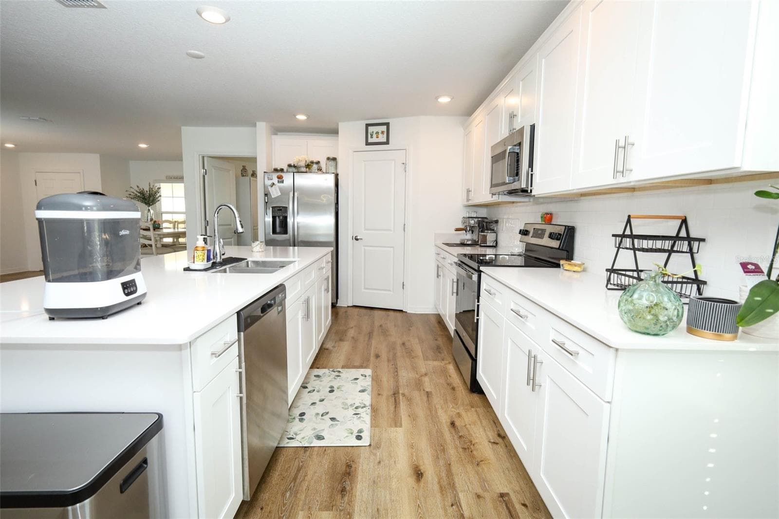Single Family Residence at 5325 RED CORAL CIR, MOUNT DORA, photo 12 of 47