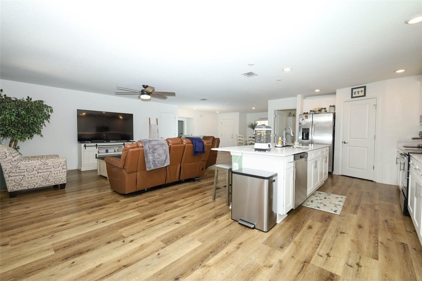 Single Family Residence at 5325 RED CORAL CIR, MOUNT DORA, photo 13 of 47