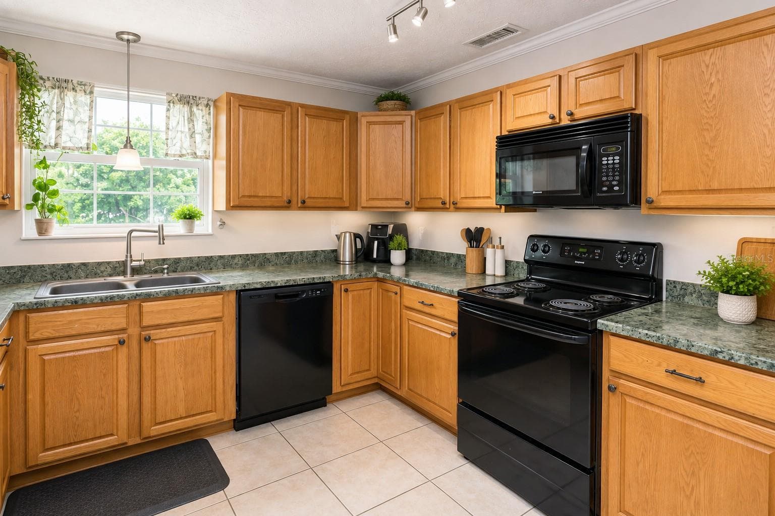 Condominium at 4386 LAKE UNDERHILL RD #20C7, ORLANDO, photo 10 of 44