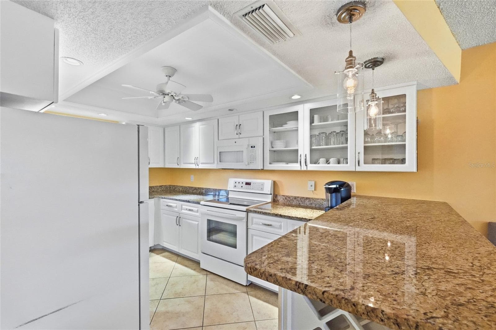 White appliances - 600 MANATEE AVE #144, HOLMES BEACH
