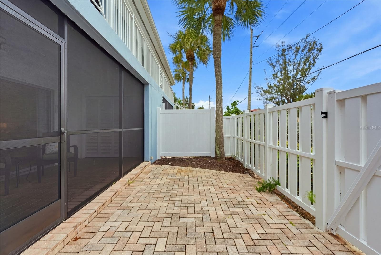 6 ft privacy fence - 600 MANATEE AVE #144, HOLMES BEACH