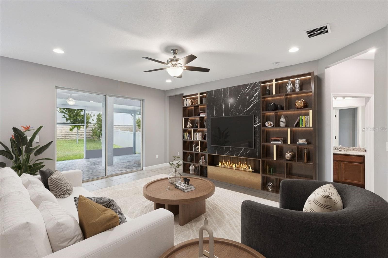 virtual stage Living room - 1084 CAVENDER CREEK RD, MINNEOLA