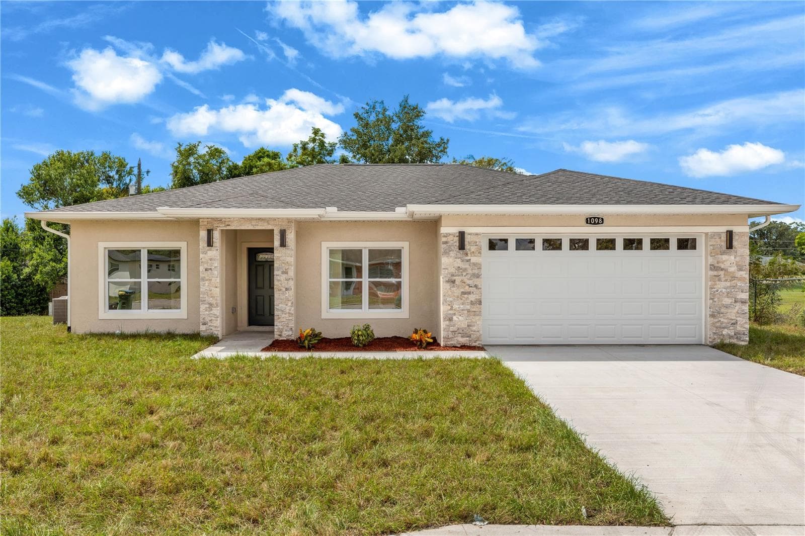 1098 FORT SMITH BLVD