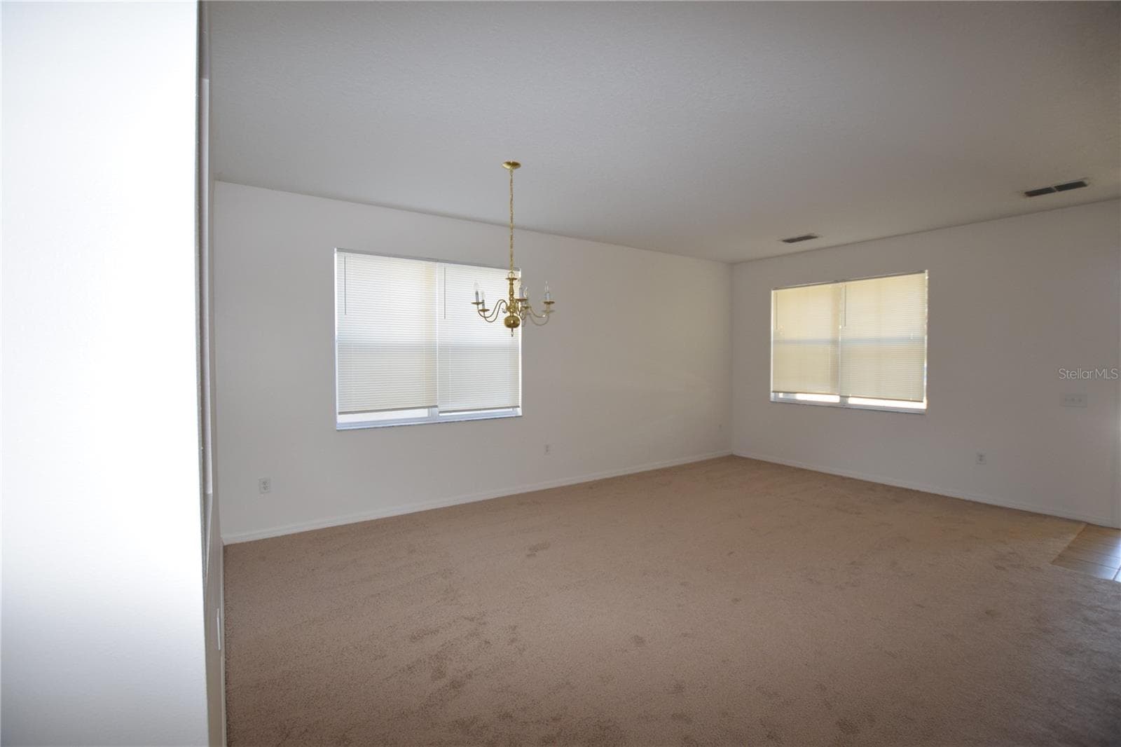 Living / Dining - 622 ALFANI ST, DAVENPORT
