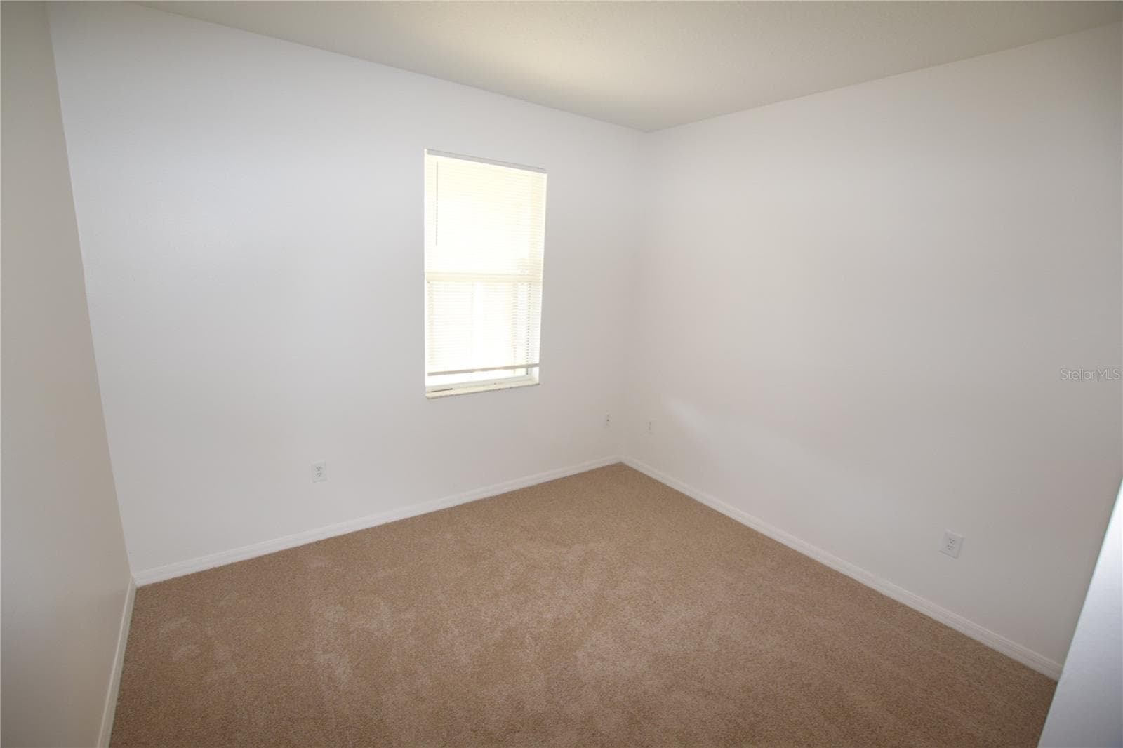 Downstair Bedroom - 622 ALFANI ST, DAVENPORT