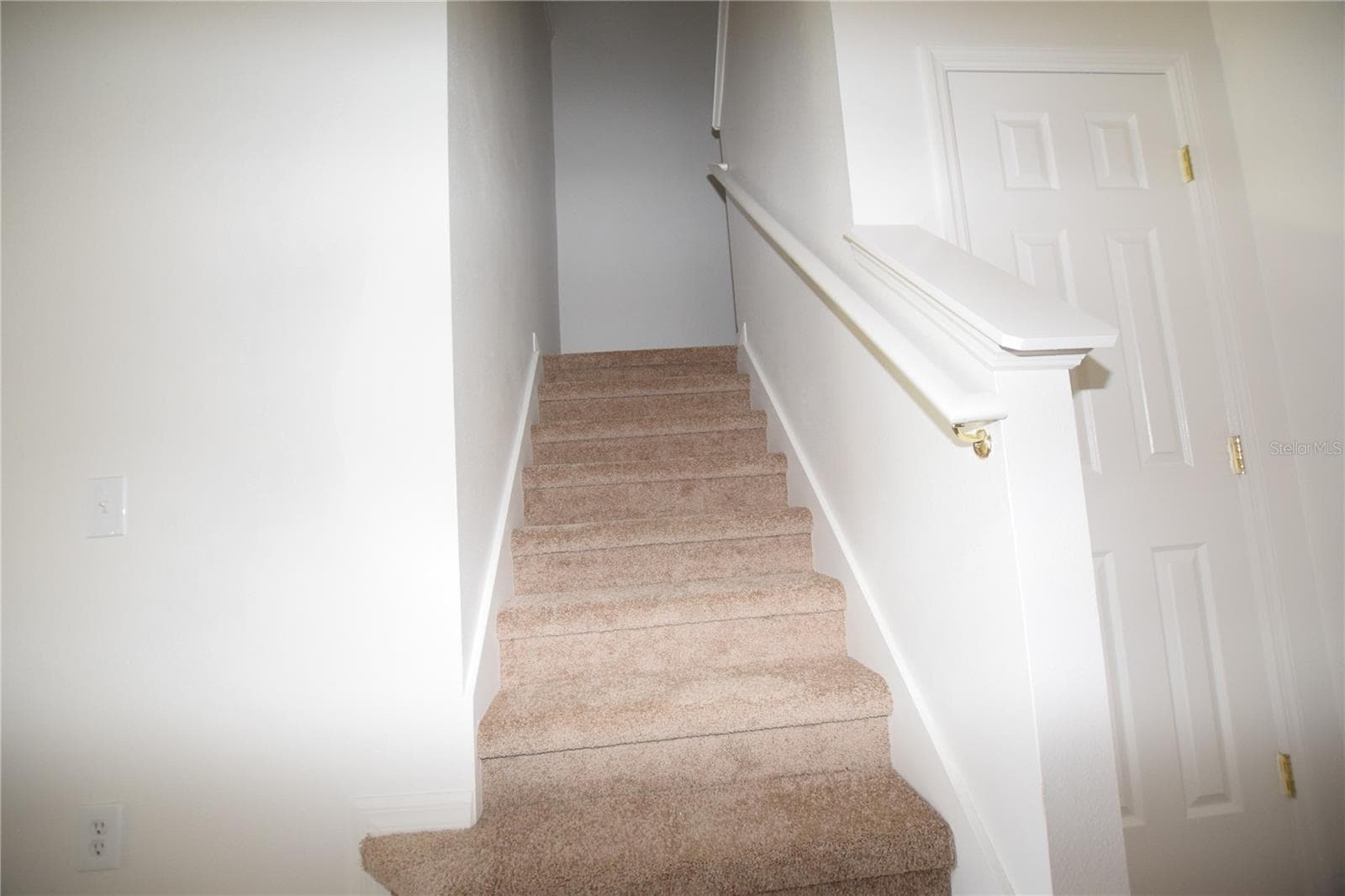 Stairs - 622 ALFANI ST, DAVENPORT