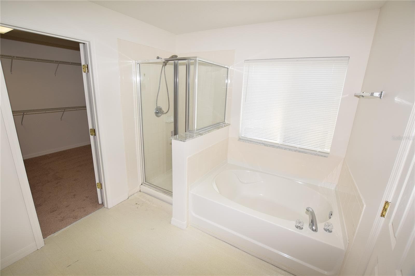 Master Bath - 622 ALFANI ST, DAVENPORT