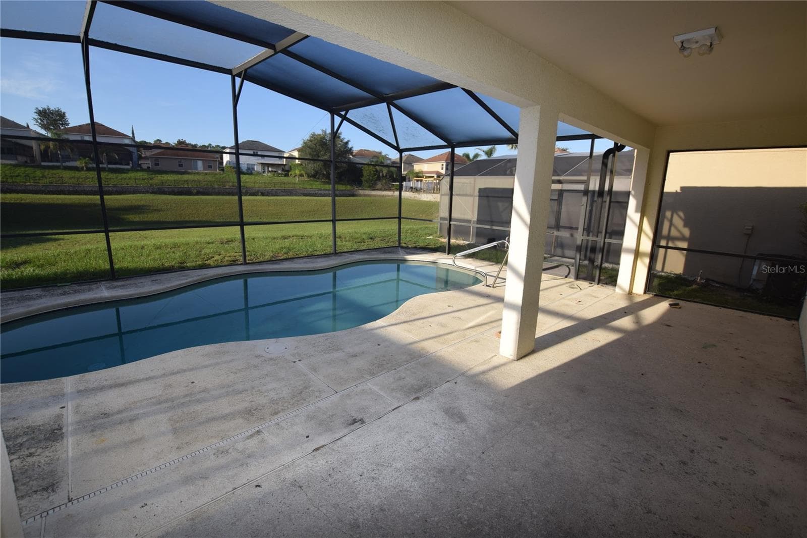 Pool and patio - 622 ALFANI ST, DAVENPORT