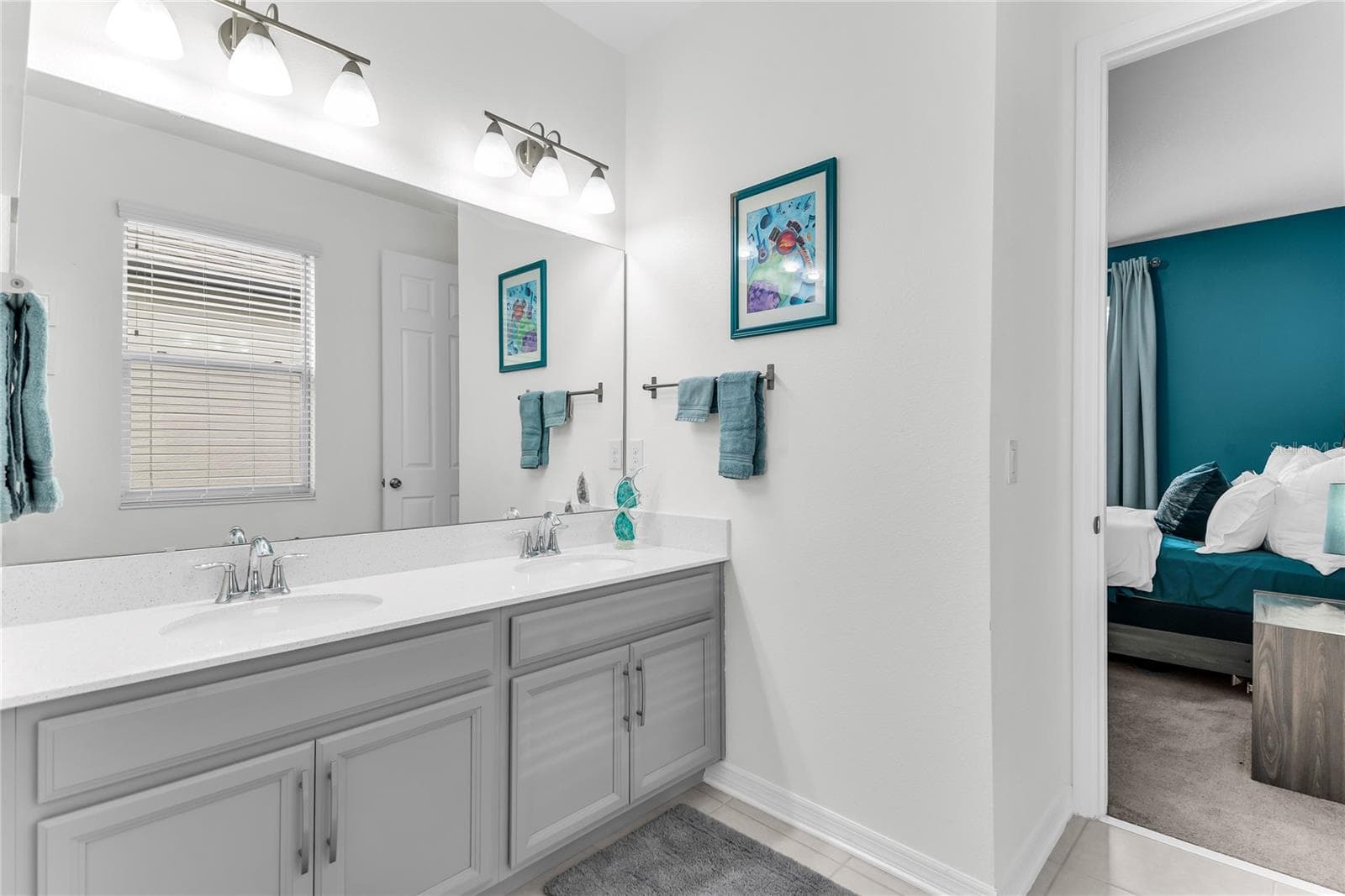 Jack & Jill Bathroom - 2375 PANORAMIC CIR, APOPKA