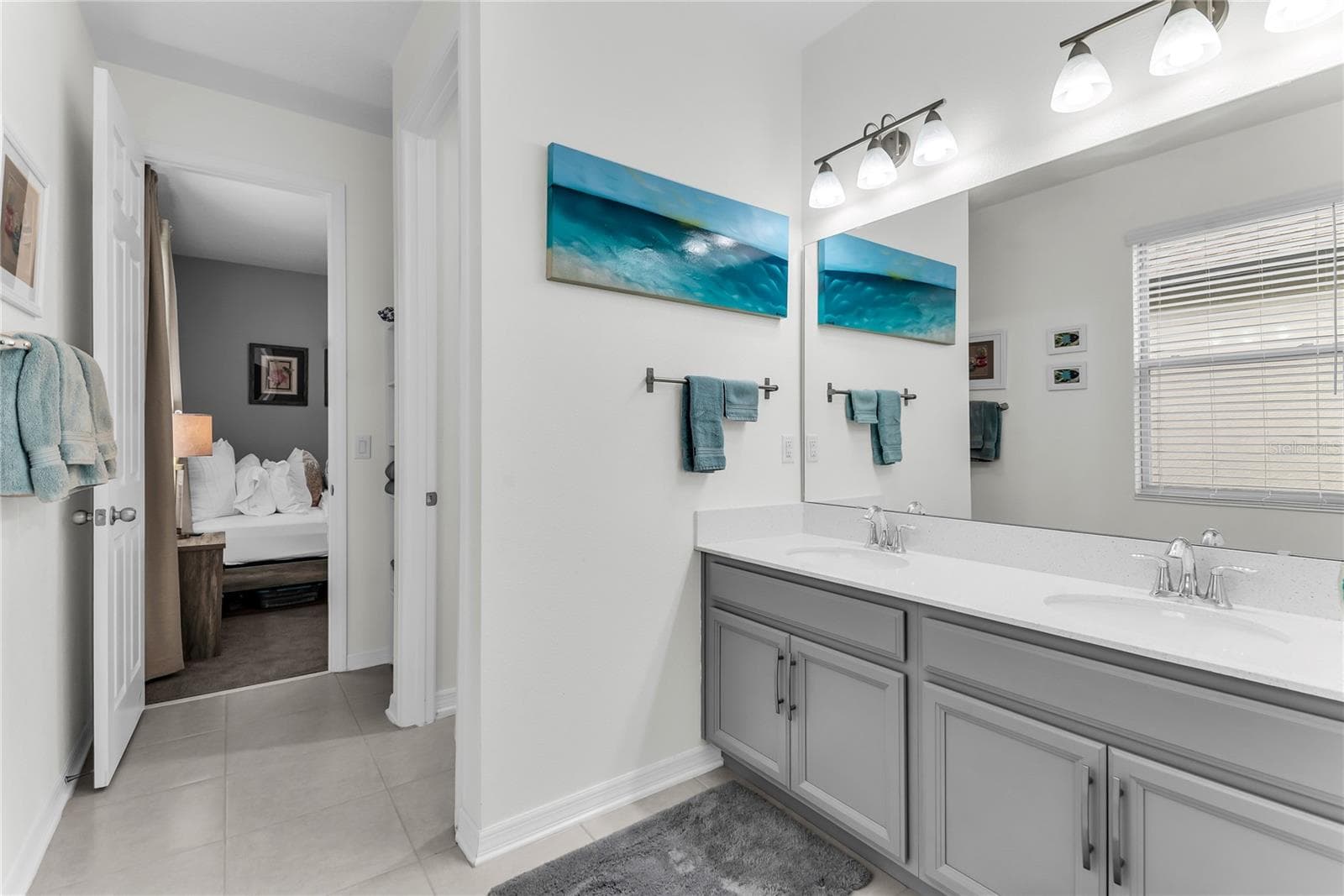Jack & Jill Bathroom - 2375 PANORAMIC CIR, APOPKA