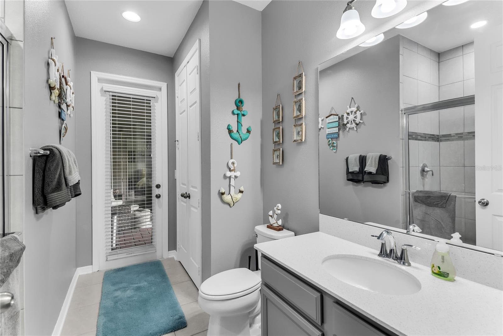 Hallway Bathroom - 2375 PANORAMIC CIR, APOPKA