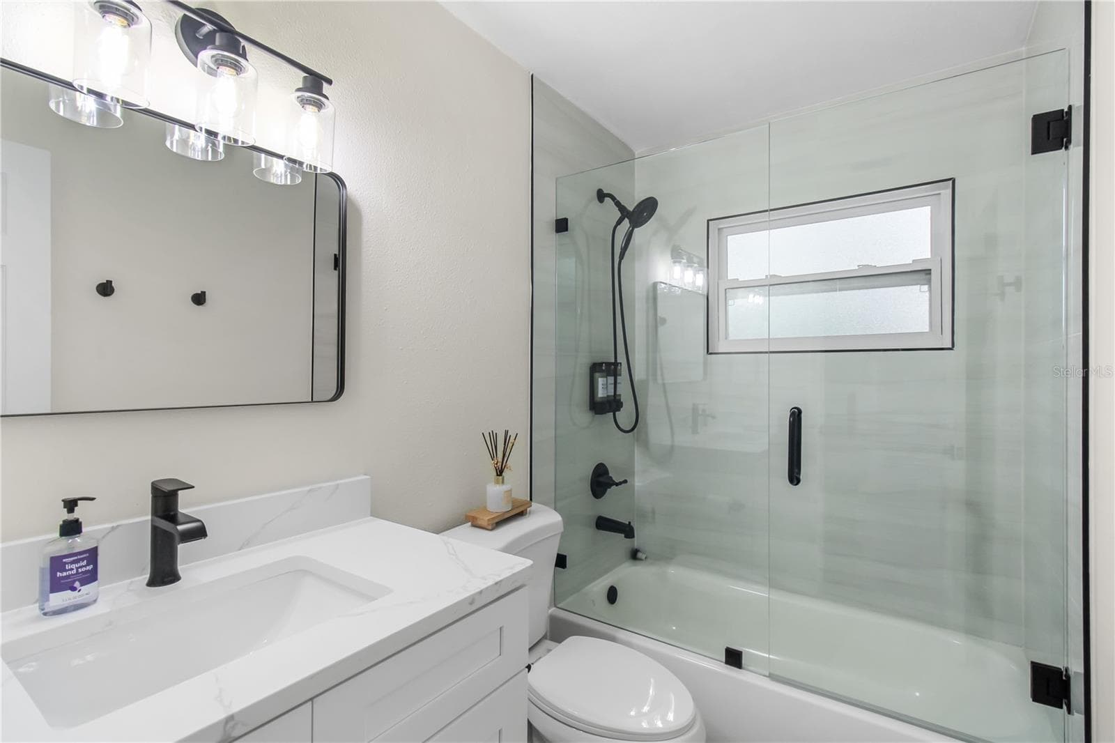 Half Duplex at 3050 MEADOW LAKE AVE, LARGO, photo 12 of 38