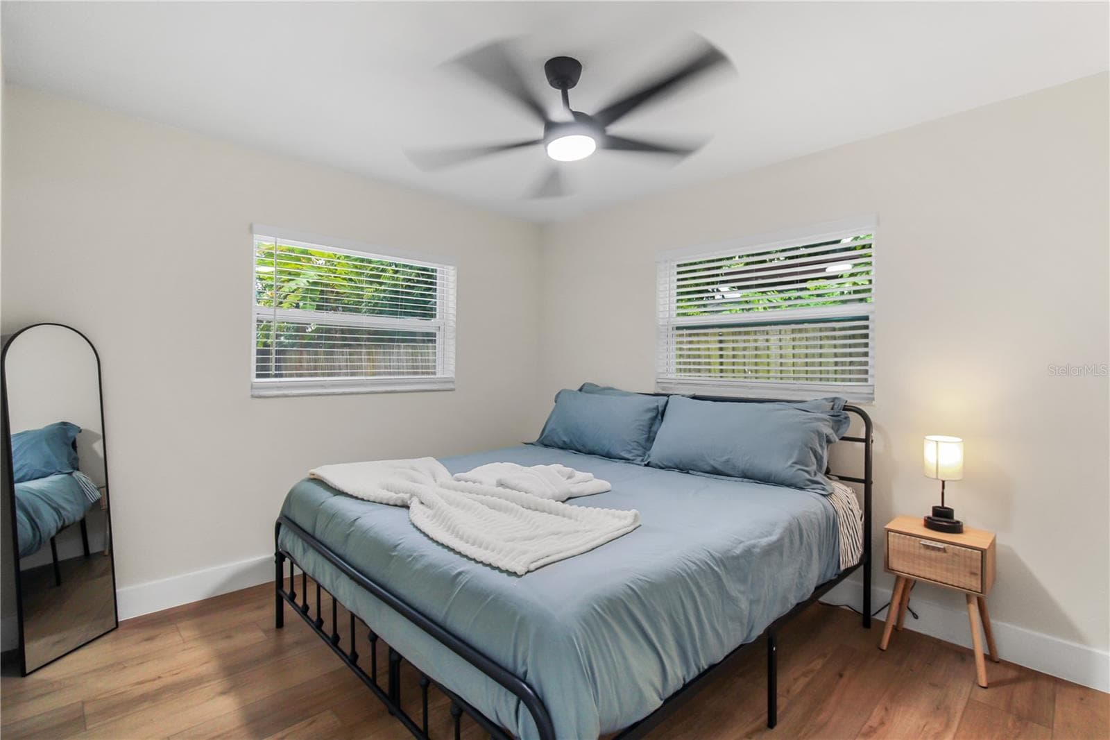 Half Duplex at 3050 MEADOW LAKE AVE, LARGO, photo 13 of 38