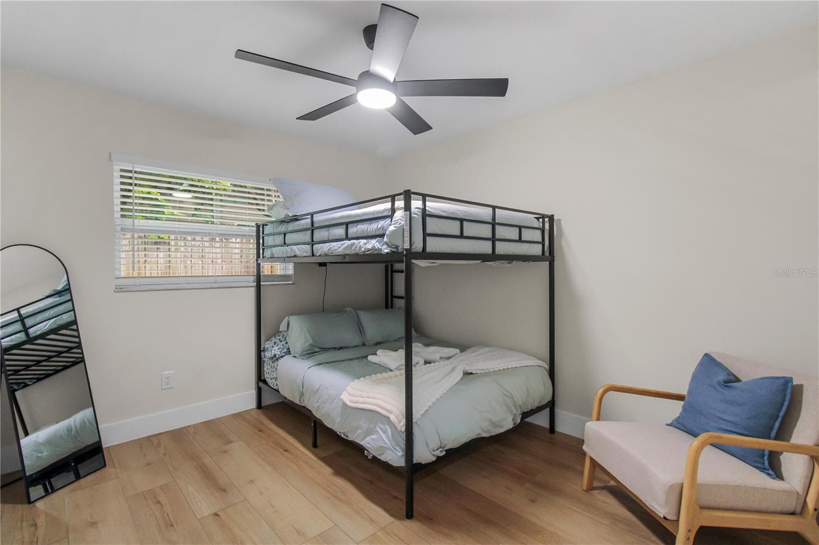 Half Duplex at 3050 MEADOW LAKE AVE, LARGO, photo 15 of 38