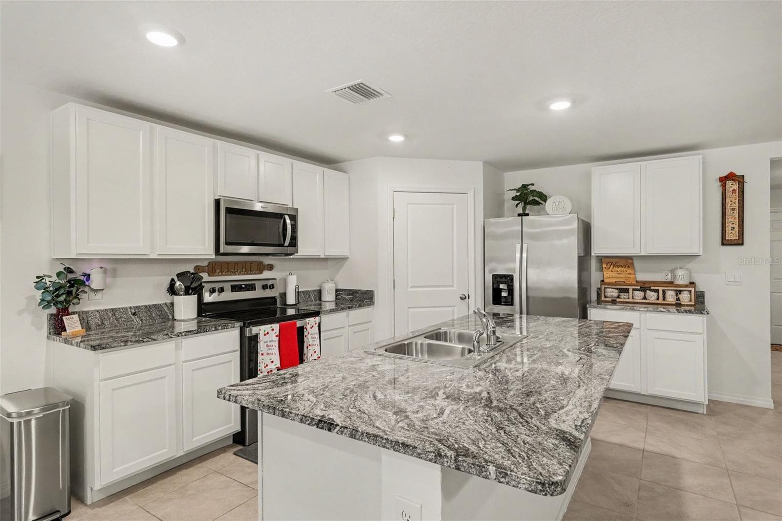 Single Family Residence at 8693 TRIUMPH CIR, WILDWOOD, photo 11 of 30