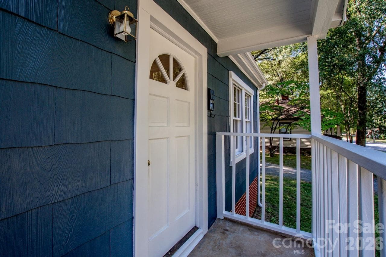 Single Family Residence at 541 Walnut Street, Mooresville, photo 4 of 18