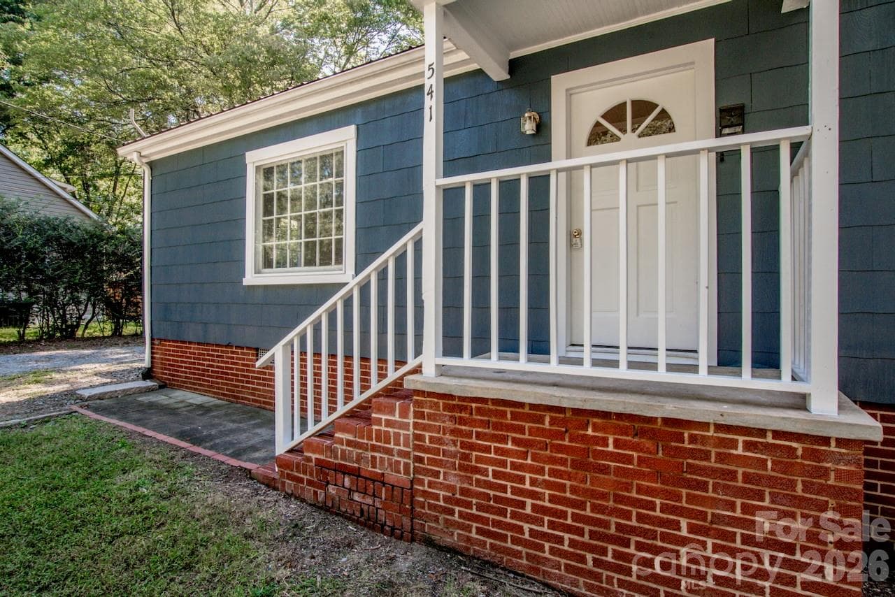 Single Family Residence at 541 Walnut Street, Mooresville, photo 5 of 18