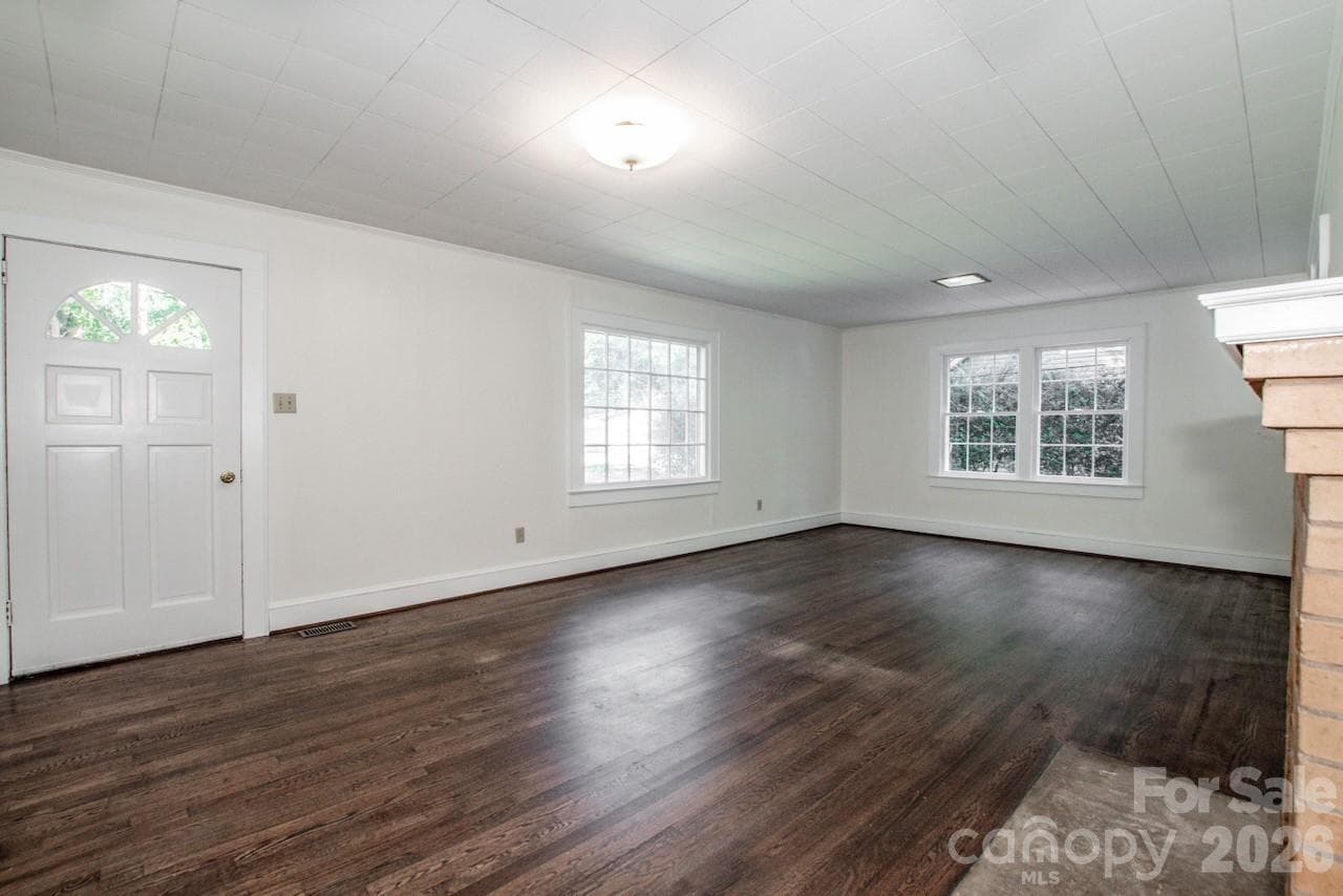 Single Family Residence at 541 Walnut Street, Mooresville, photo 7 of 18