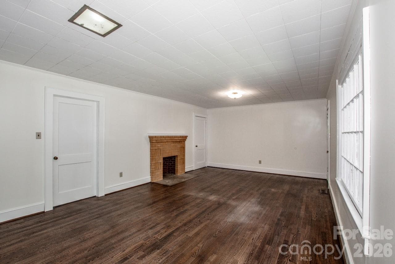 Single Family Residence at 541 Walnut Street, Mooresville, photo 8 of 18