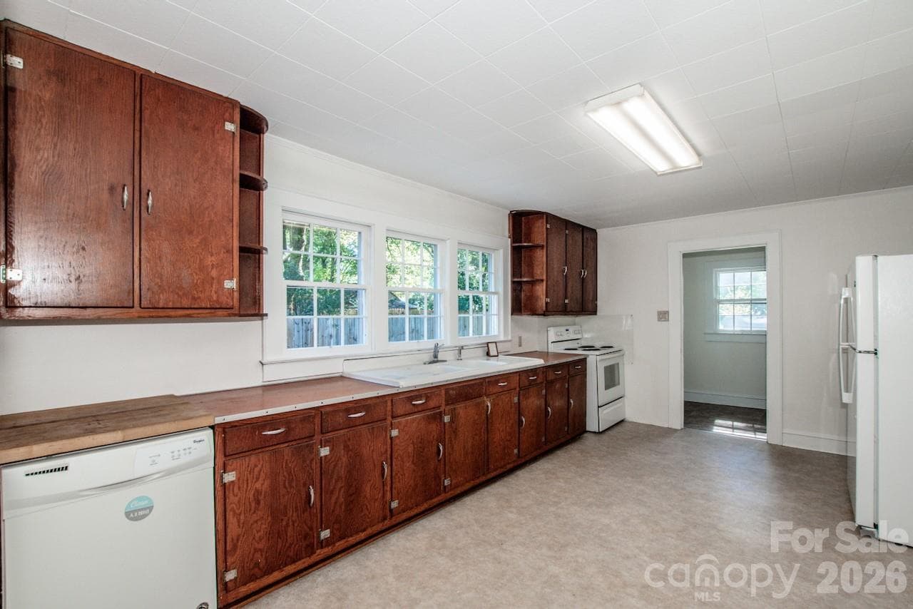 Single Family Residence at 541 Walnut Street, Mooresville, photo 10 of 18