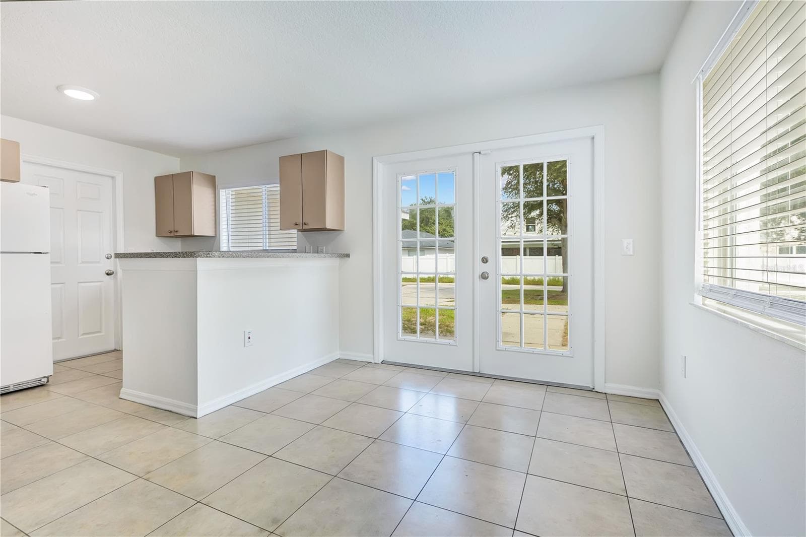 Single Family Residence at 10332 SUMMERVIEW CIR, RIVERVIEW, photo 12 of 26