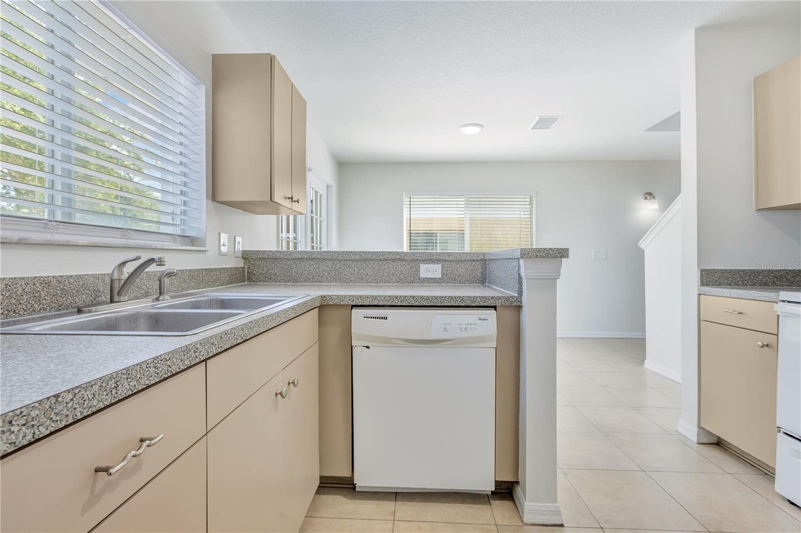 Single Family Residence at 10332 SUMMERVIEW CIR, RIVERVIEW, photo 15 of 26