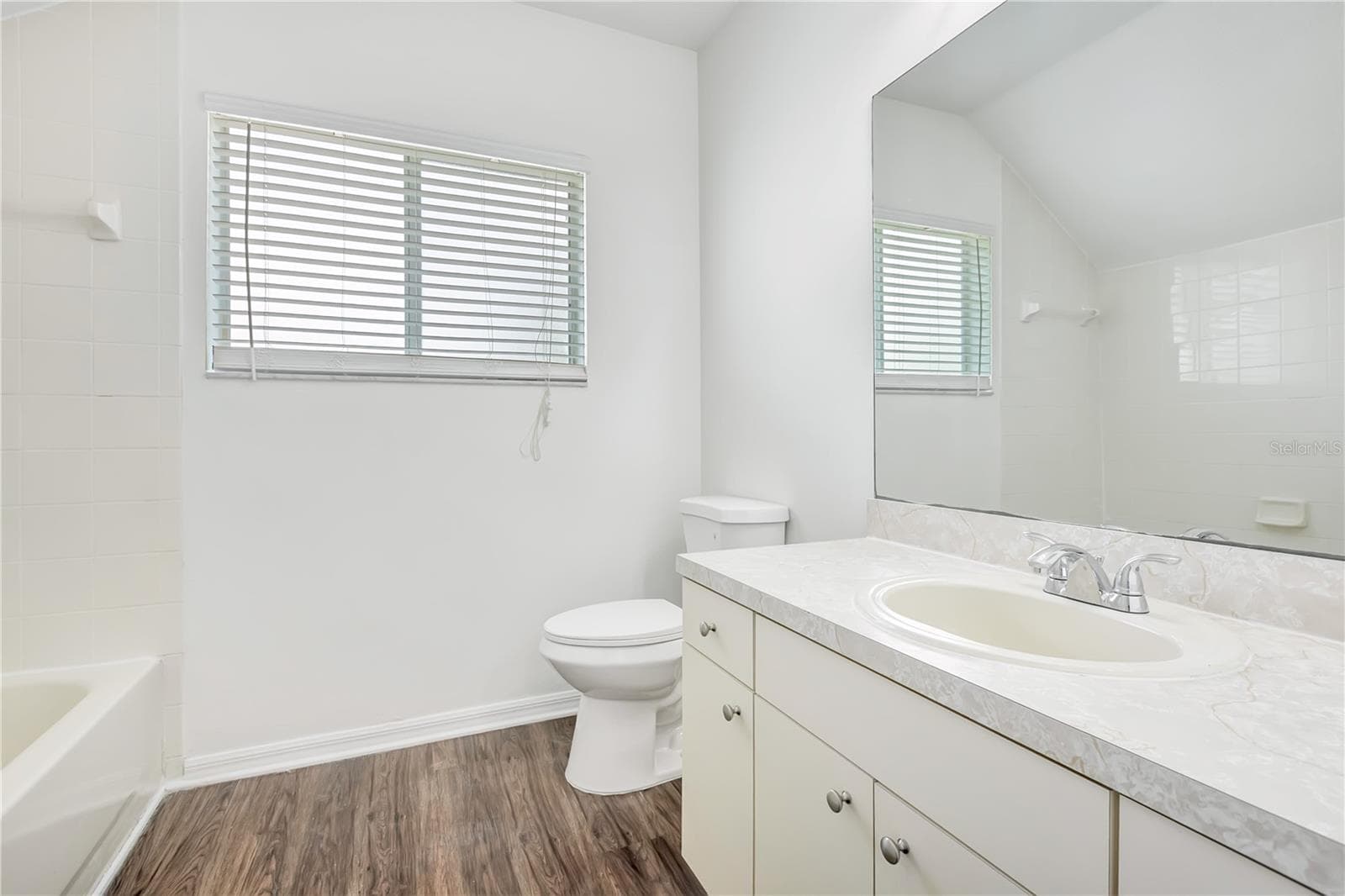 Single Family Residence at 10332 SUMMERVIEW CIR, RIVERVIEW, photo 17 of 26
