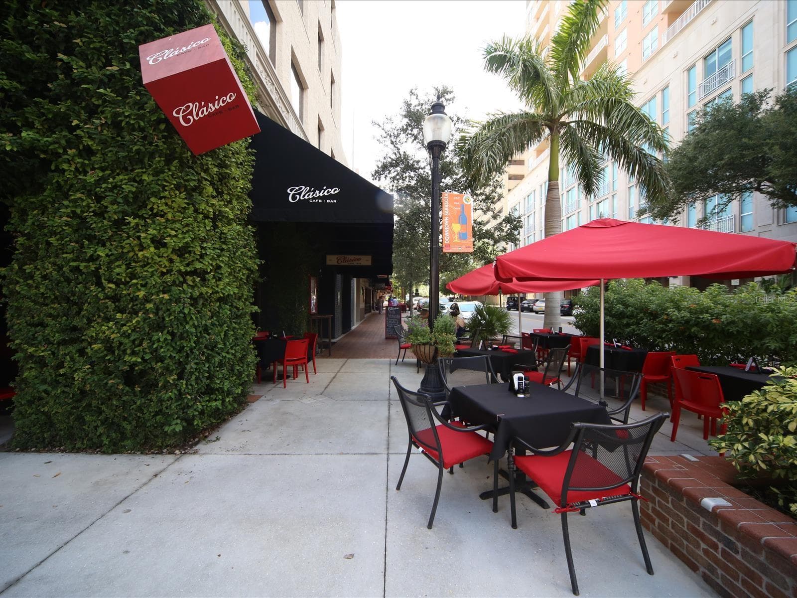Downtown dining just minutes by car - 4565 BAY CLUB DR #27, BRADENTON