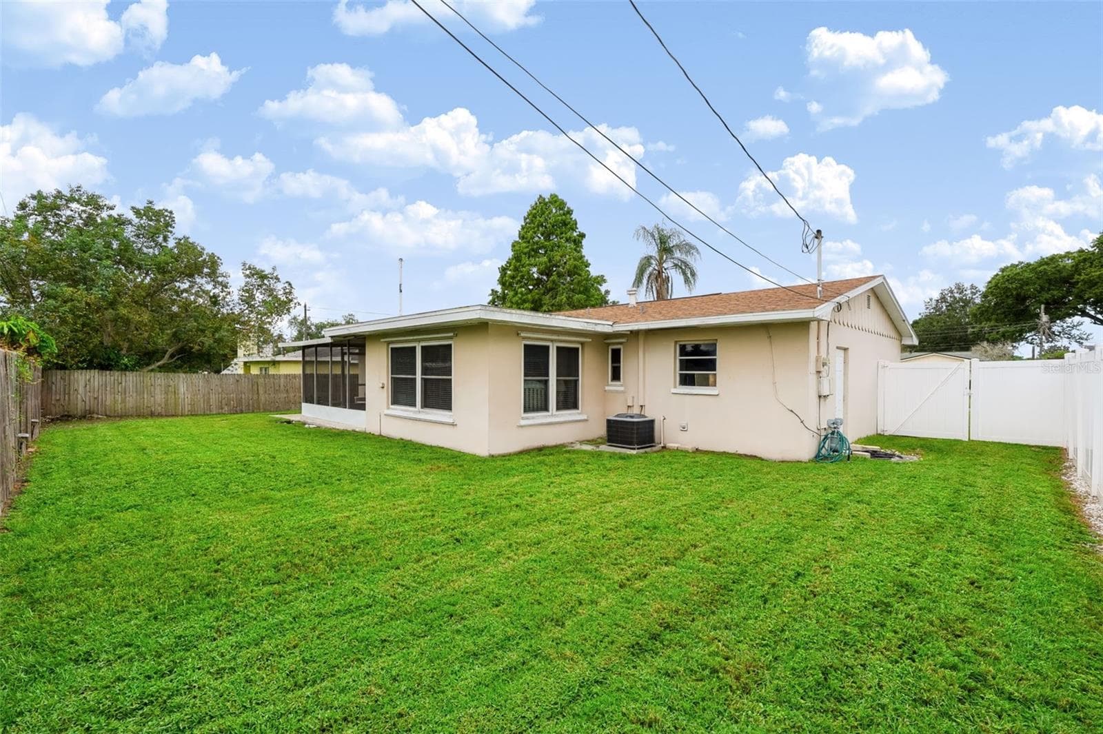 Single Family Residence at 1491 HUNT LN, CLEARWATER, photo 5 of 34