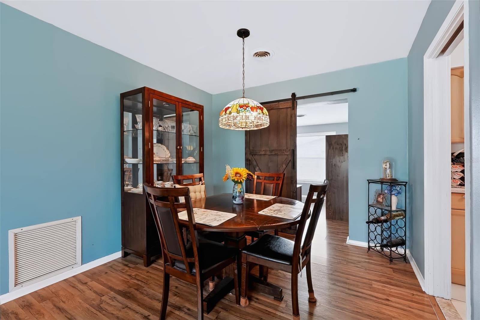 Single Family Residence at 1491 HUNT LN, CLEARWATER, photo 9 of 34