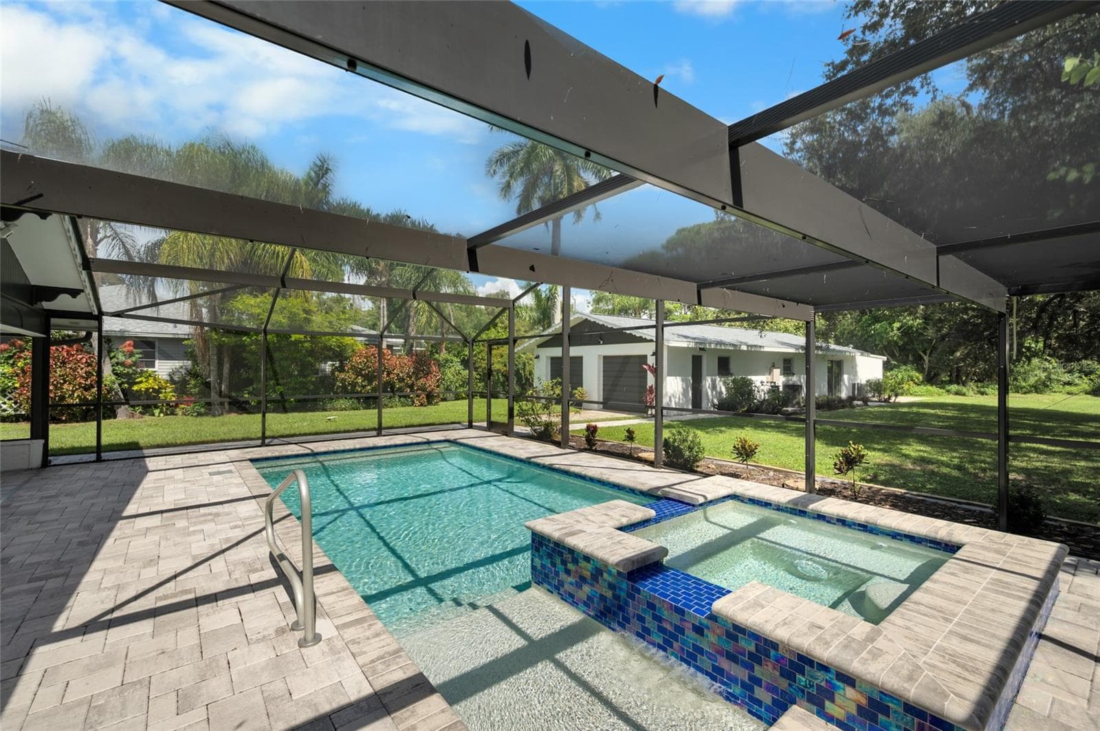 Sparkling heated spa and pool - 2111 HEASLEY RD, ENGLEWOOD