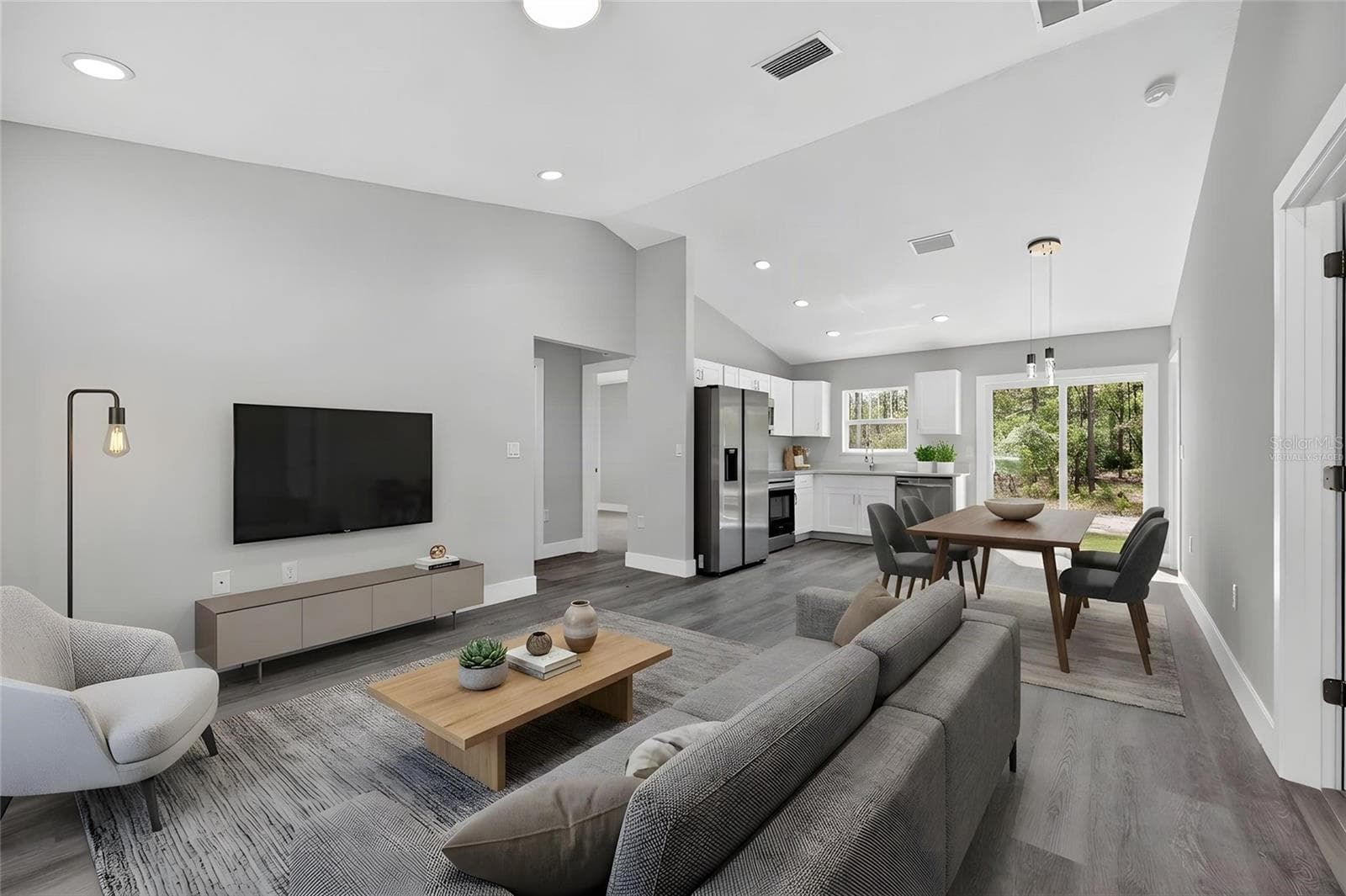Virtually Staged. - 23393 NW SHAMROCK AVE, DUNNELLON