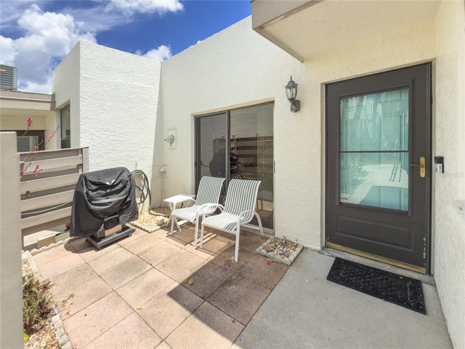 220 LAKEWOOD DR #220