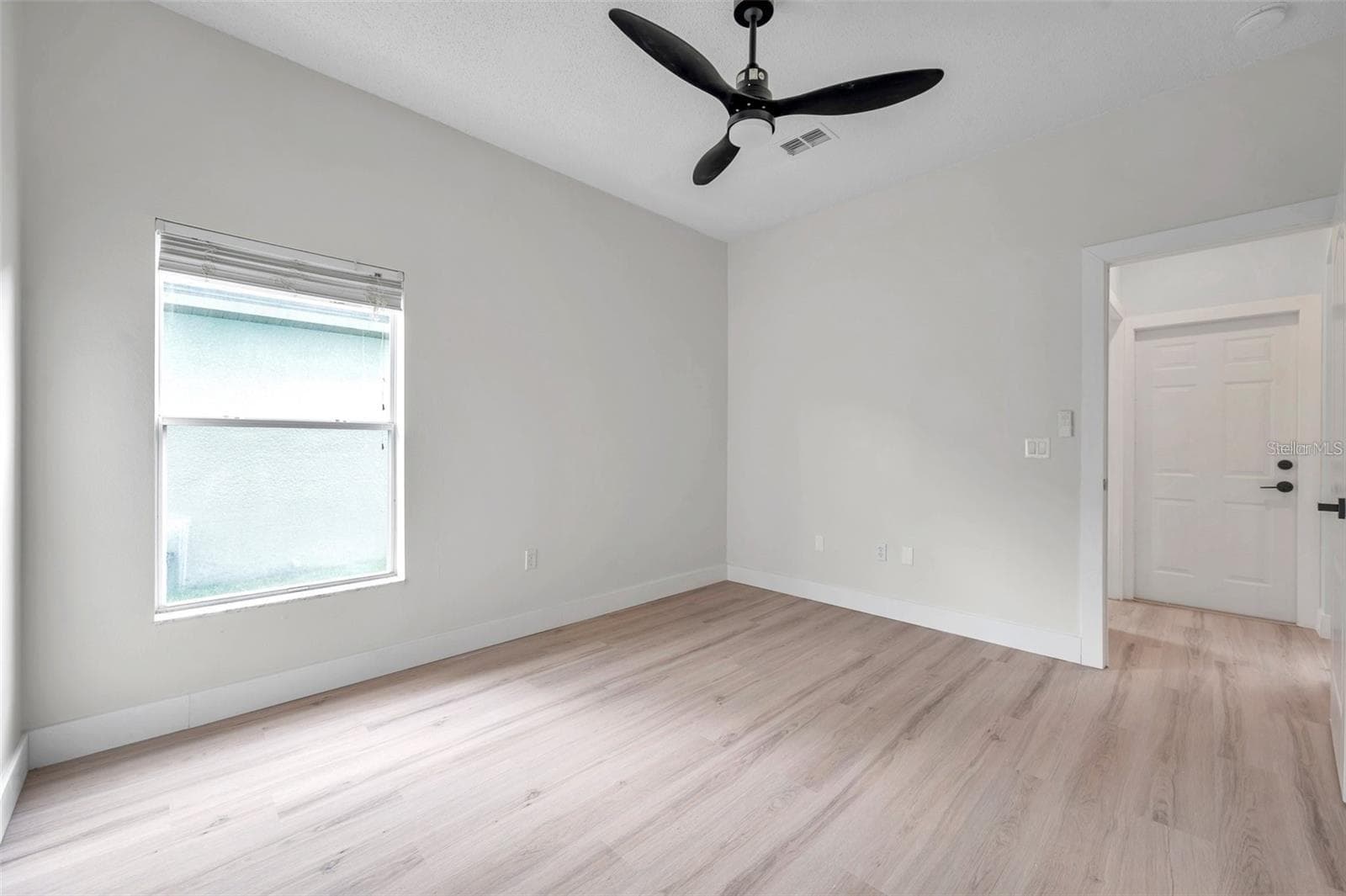 Single Family Residence at 2325 INDIAN KEY DR, HOLIDAY, photo 9 of 31