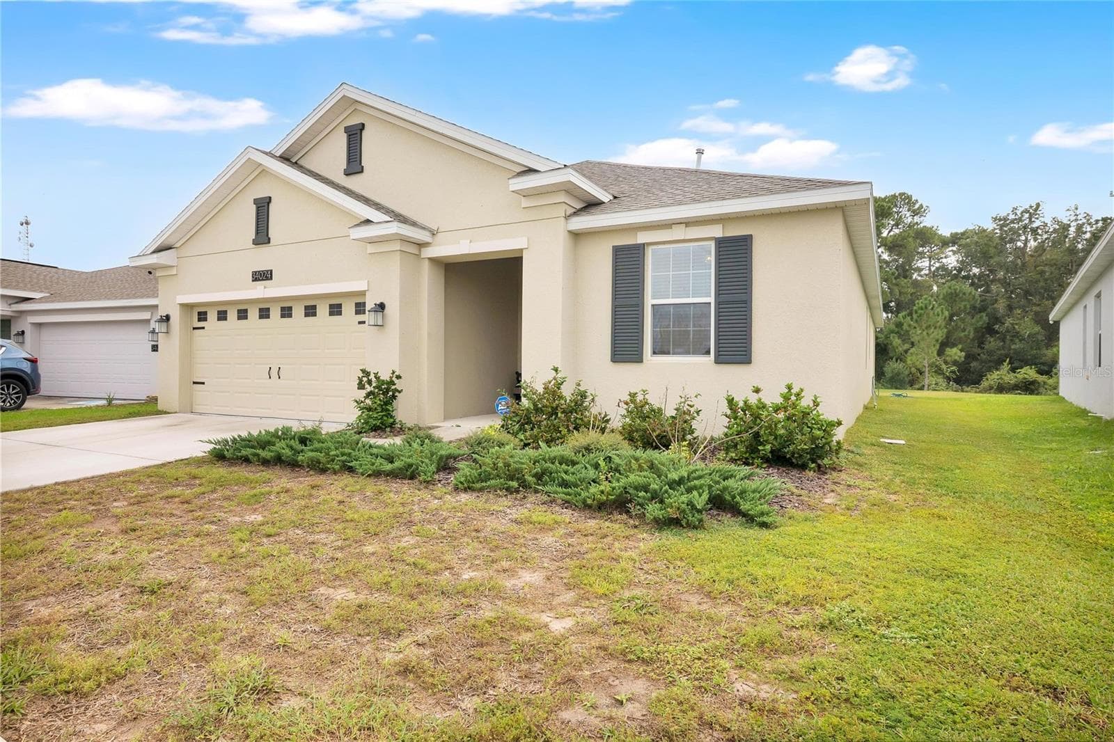 Single Family Residence at 34024 SKY BLOSSOM CIR, LEESBURG, photo 3 of 40