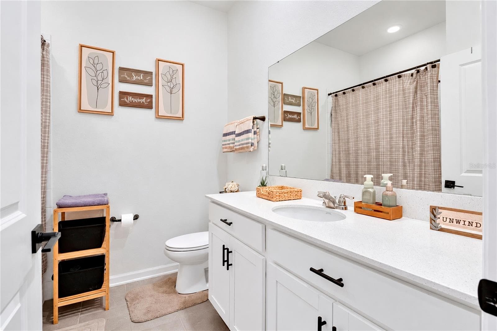 Single Family Residence at 34024 SKY BLOSSOM CIR, LEESBURG, photo 19 of 40