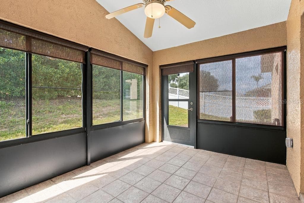 Enclosed SunRoom! - 81 GOLFVIEW CIR, UMATILLA