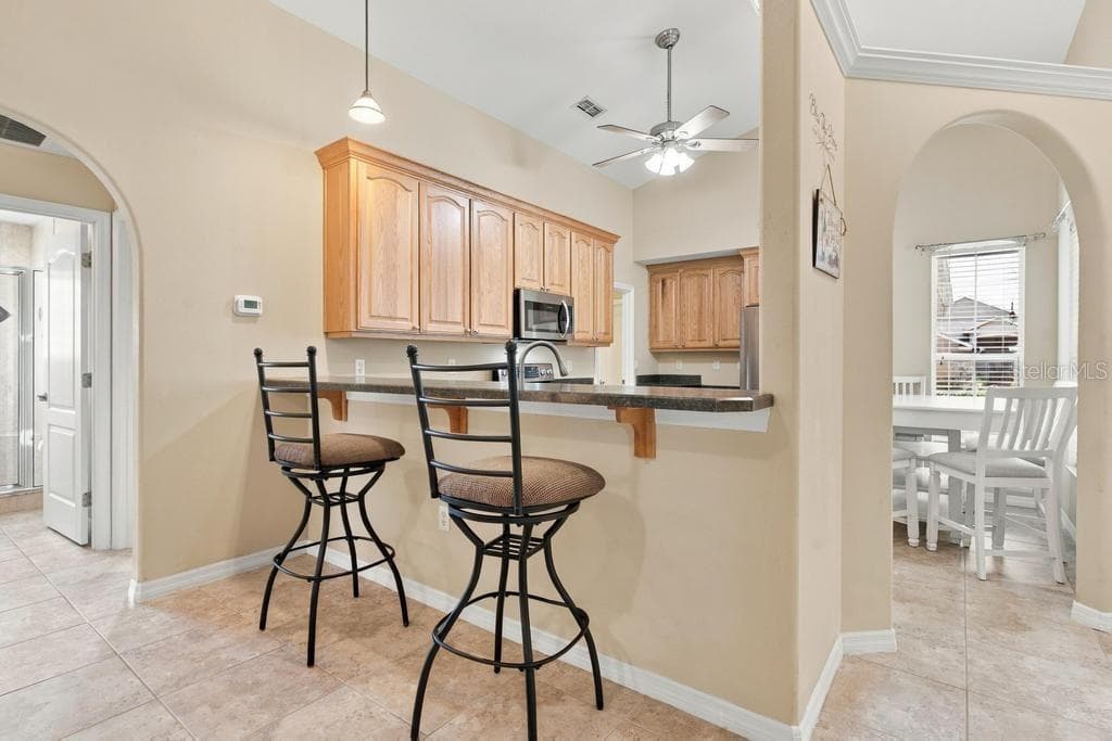 Breakfast Bar! - 81 GOLFVIEW CIR, UMATILLA