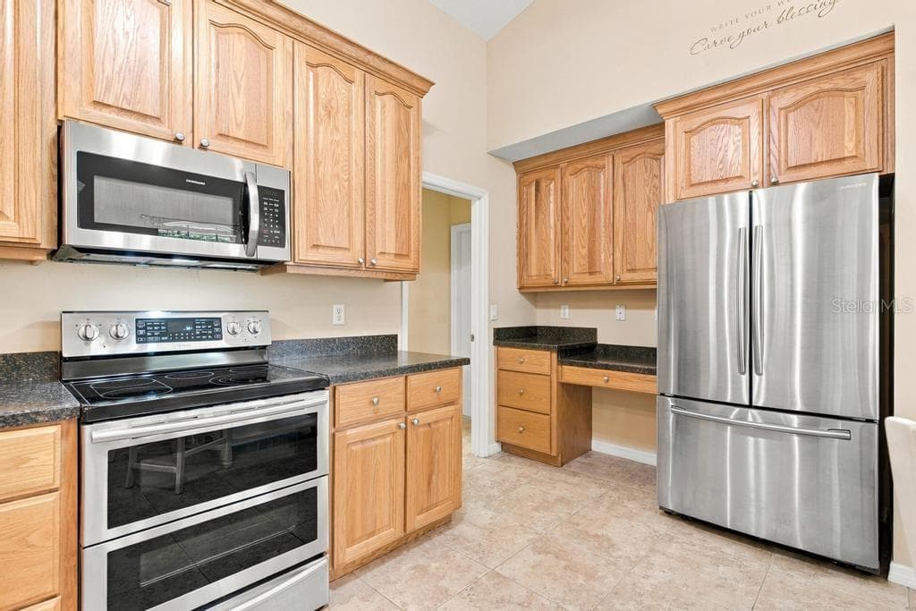 Plenty of Cabinetry - 81 GOLFVIEW CIR, UMATILLA