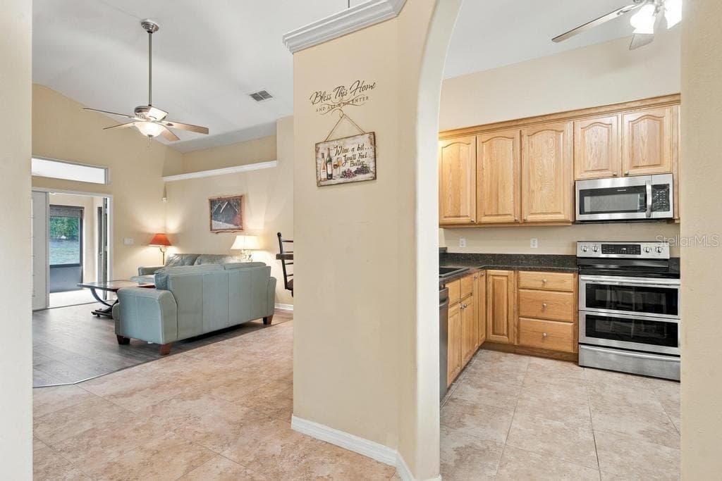 Single Family Residence at 81 GOLFVIEW CIR, UMATILLA, photo 17 of 50
