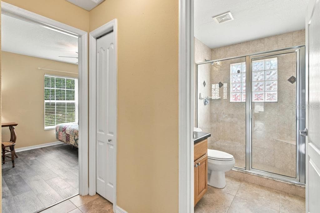 Split Plan Hall BR 2 Bath 2 - 81 GOLFVIEW CIR, UMATILLA