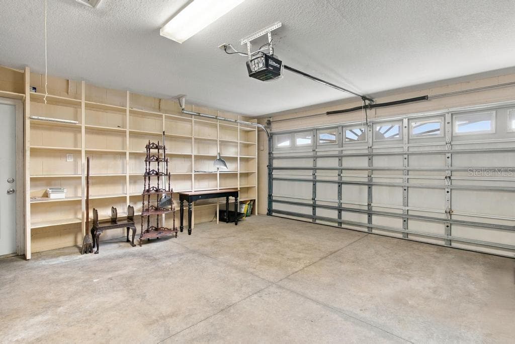 Spacious 2 Car Garage - 81 GOLFVIEW CIR, UMATILLA
