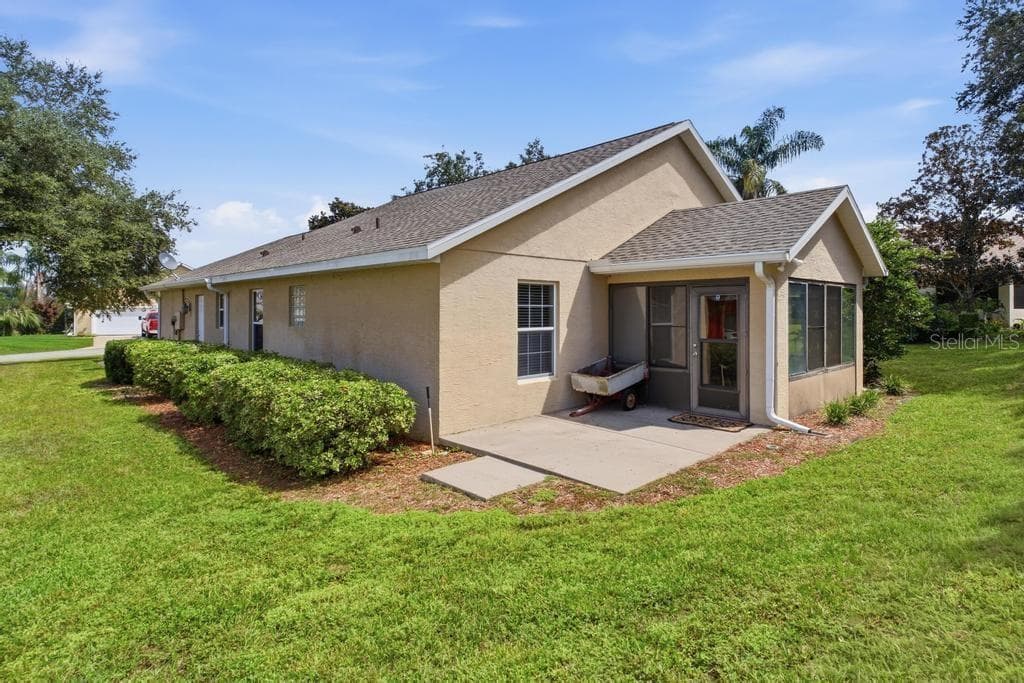 Looks Great from ALL angles - 81 GOLFVIEW CIR, UMATILLA