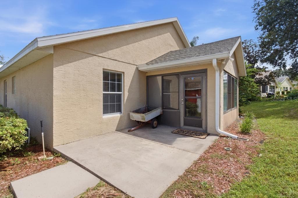 Patio Space too! - 81 GOLFVIEW CIR, UMATILLA